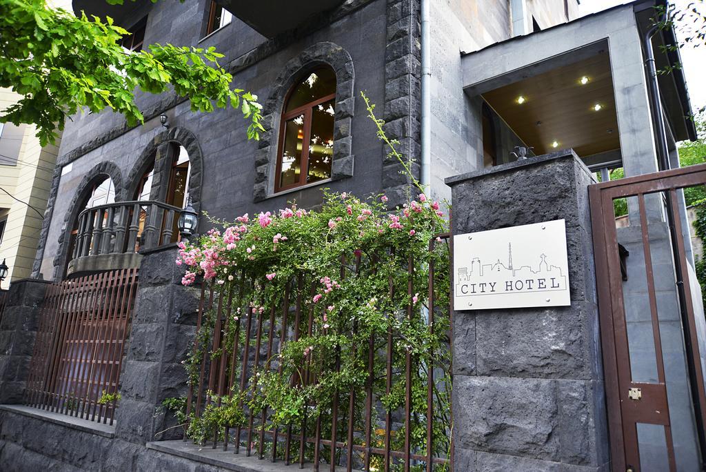 Saryan Hotel Yerevan Luaran gambar
